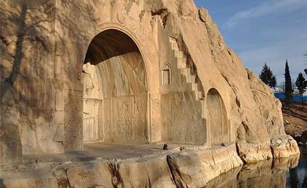 عکس نزدیک از طاق بستان