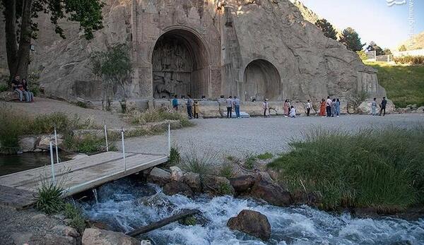 عکس نزدیک از طاق بستان