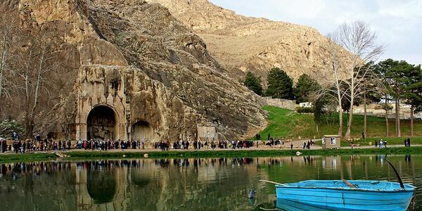 عکس نزدیک از طاق بستان