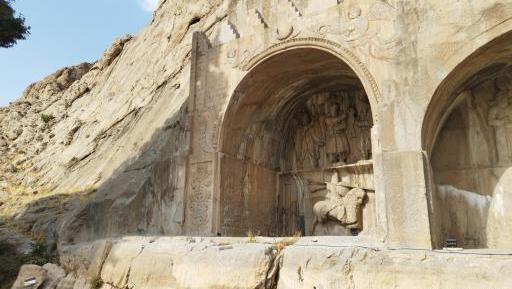 عکس نزدیک از طاق بستان
