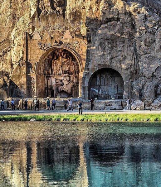 عکس نزدیک از طاق بستان