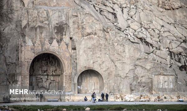 عکس نزدیک از طاق بستان
