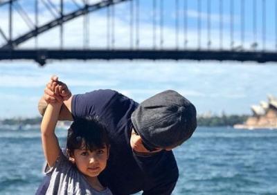 عکس شادمهر عقیلی با خواهرش
