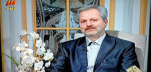 عکس مجری برنامه سمت خدا