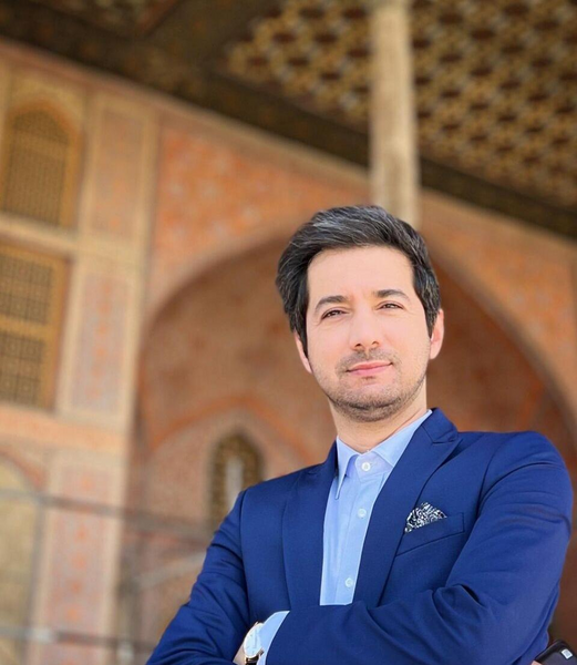عکس مجری برنامه سمت خدا