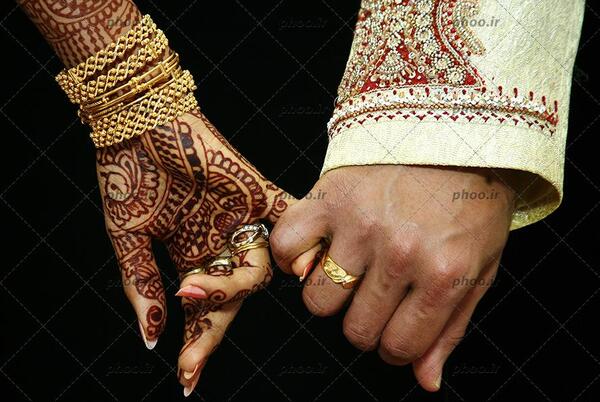 عکس دست عروس با حنا