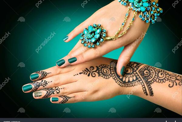 عکس دست عروس با حنا