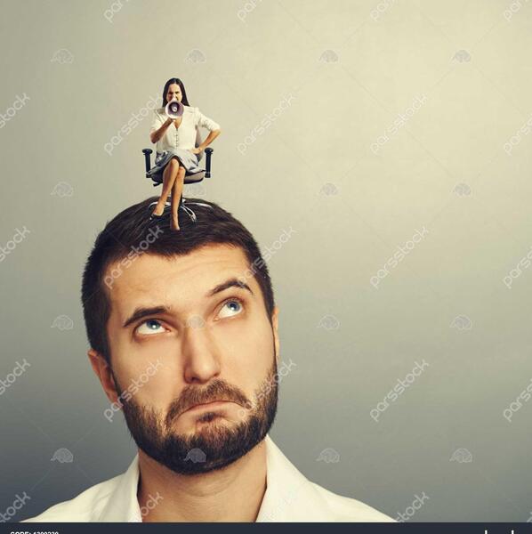 عکس زن نشسته روی مرد