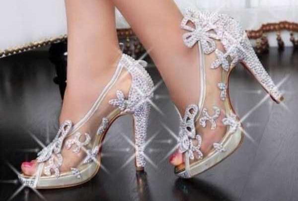 عکس لباس عروس با کفش پاشنه بلند