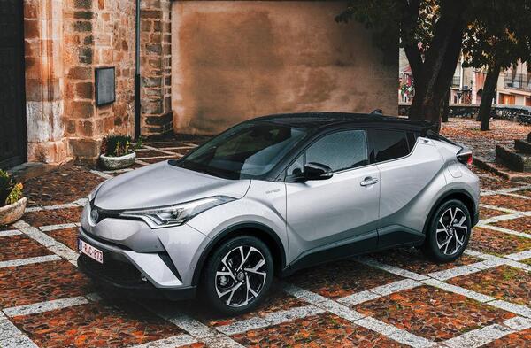 عکس ماشین تویوتا c-hr