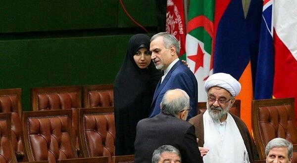 عکس دختر روحانی در انگلیس