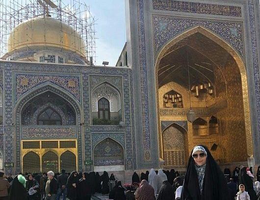 عکس حرم امام رضا زن