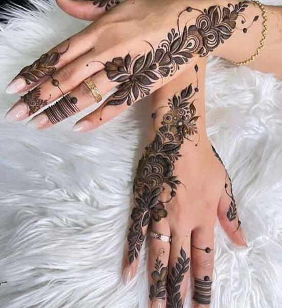 عکس طراحی حنا روی دست و پا