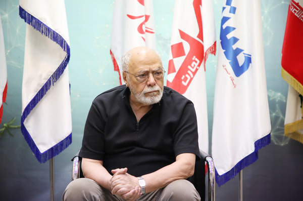 عکس اکبر زنجانپور در تنهایی لیلا