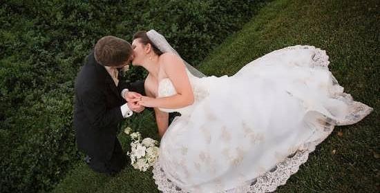 عکس عروس و داماد عاشقانه در بغل هم
