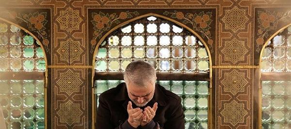عکس گریه دختر حاج قاسم سلیمانی