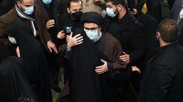 عکس گریه دختر حاج قاسم سلیمانی