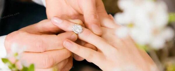 عکس حلقه ازدواج روی کیک