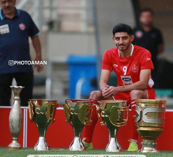 عکس مهدی ترابی با جام