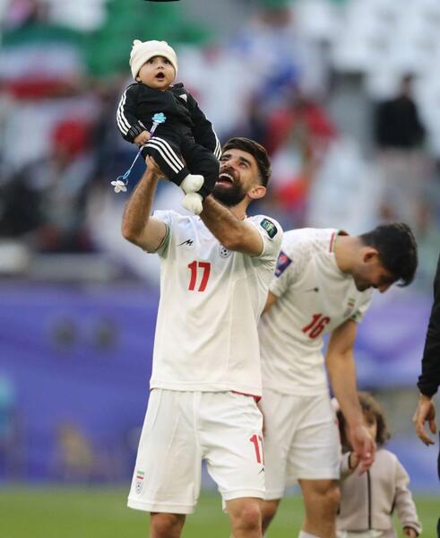 عکس مهدی ترابی با جام