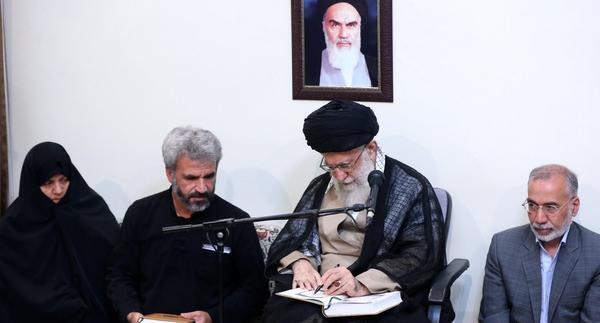عکس شهید حججی با خانواده