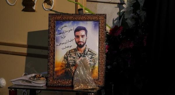 عکس شهید حججی با خانواده