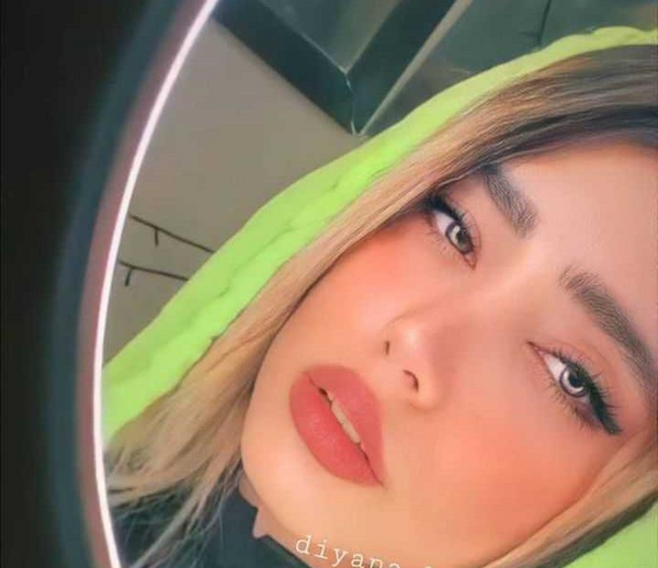 عکس دیانا رحیمی با لباس بنفش