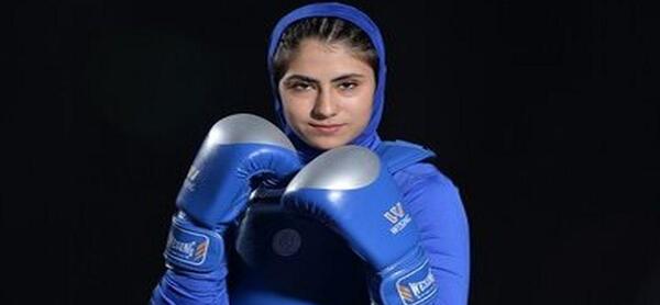 عکس دیانا رحیمی با لباس بنفش