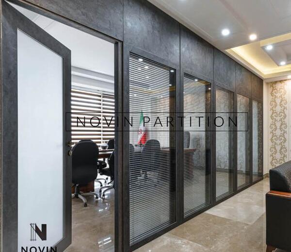 عکس پارتیشن شیشه ای