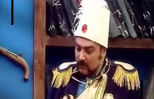 عکس برزو ارجمند در قهوه تلخ