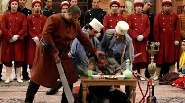 عکس برزو ارجمند در قهوه تلخ