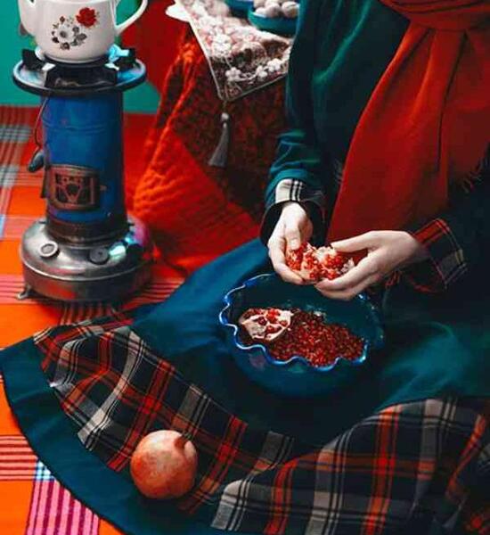 عکس ژست عکاسی شب یلدا خانوادگی