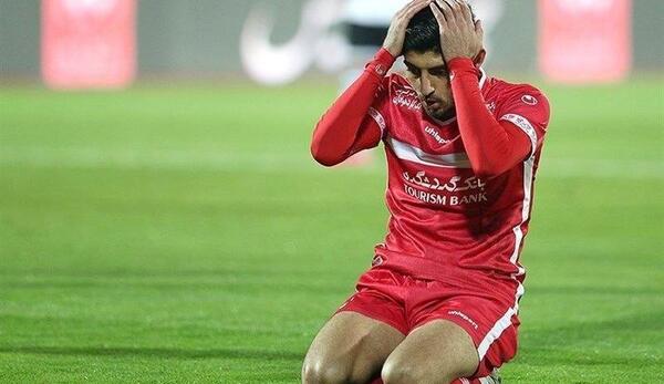 عکس مهدی ترابی با پیراهن اطاعت از رهبری