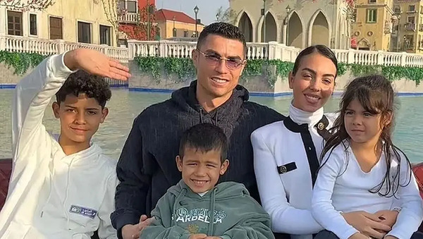 عکس عاشقانه رونالدو و همسرش