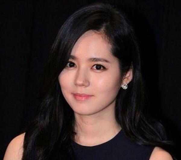 عکس های بازیگر کره ای هان گا این