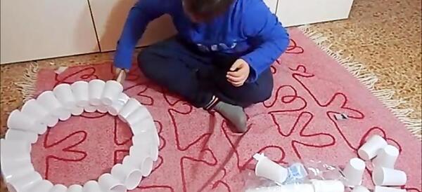 عکس ادم برفی با لیوان یکبار مصرف