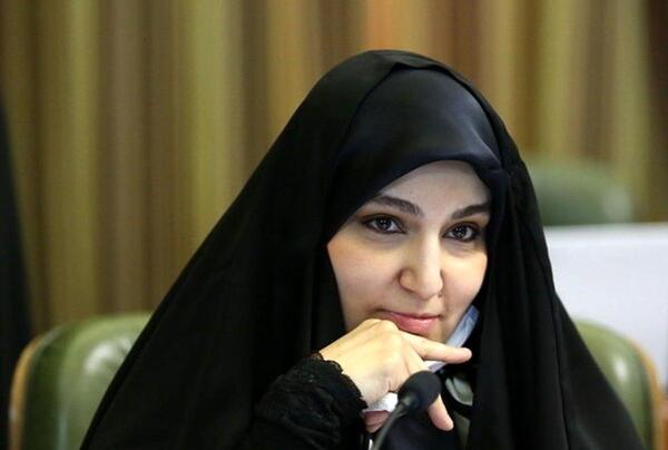 عکس دختر سلیمانی با گوشی اپل
