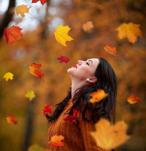 عکس دختر پاییزی از پشت سر برای کیک
