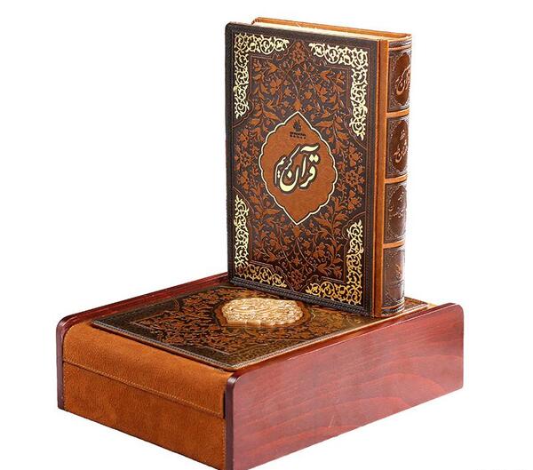 عکس قرآن چوبی