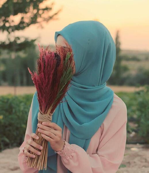 عکس دختر مانتویی باحجاب از پشت