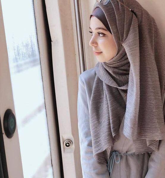عکس دختر مانتویی باحجاب از پشت