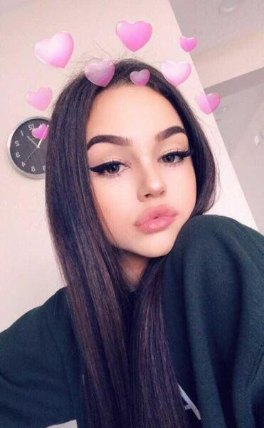 ژست عکس سلفی دخترونه برای پروفایل