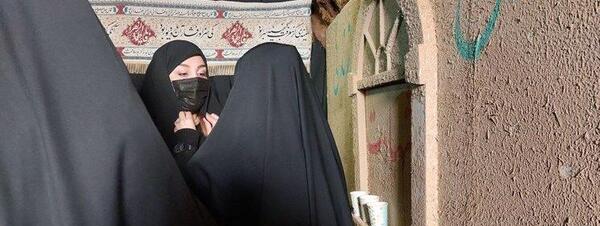 عکس نوشته دختر چادری در حرم امام رضا