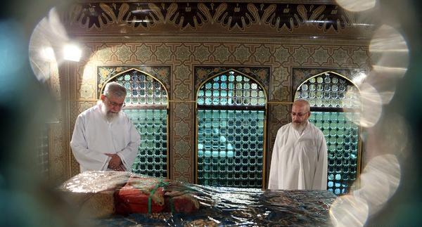 عکس رهبری غبارروبی