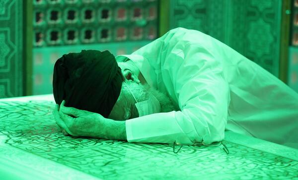 عکس رهبری غبارروبی