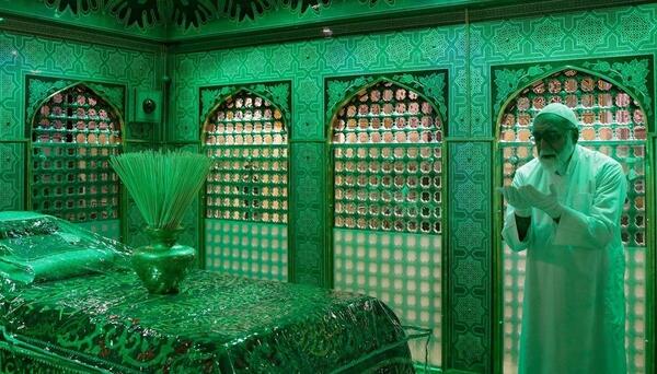 عکس رهبری غبارروبی