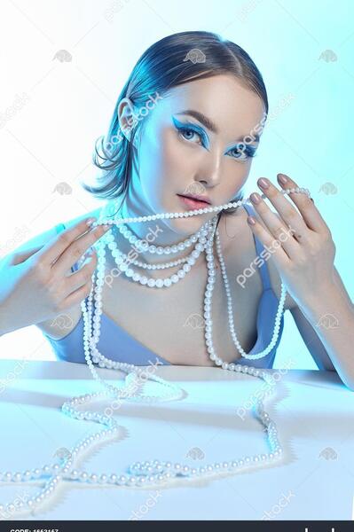 عکس زیباترین دختر چشم رنگی