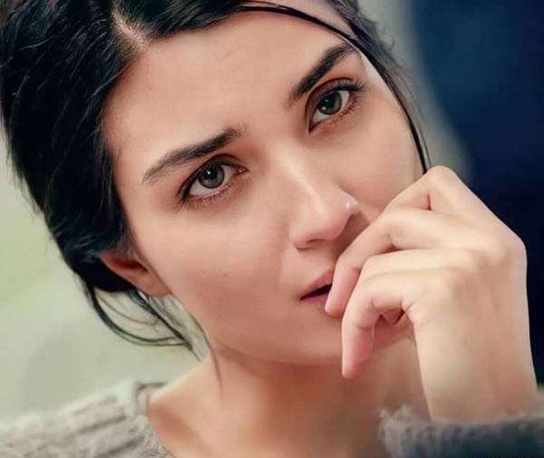 عکس طوبا بویوک اوستون با همسرش