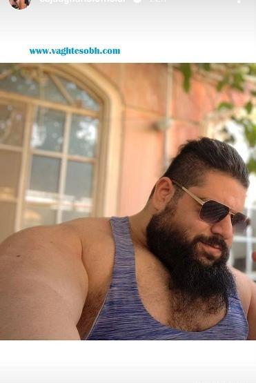 عکس سجاد غریبی پشت پراید