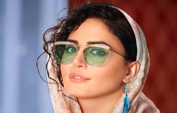 عکس الناز شاکردوست با موی فر